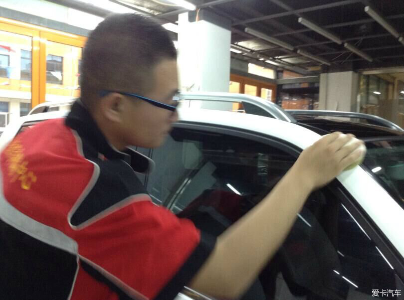 東營(yíng)美佳汽車服務(wù)中心 專業(yè)漆面護(hù)理，煥新奔馳GLK300的奪目光彩